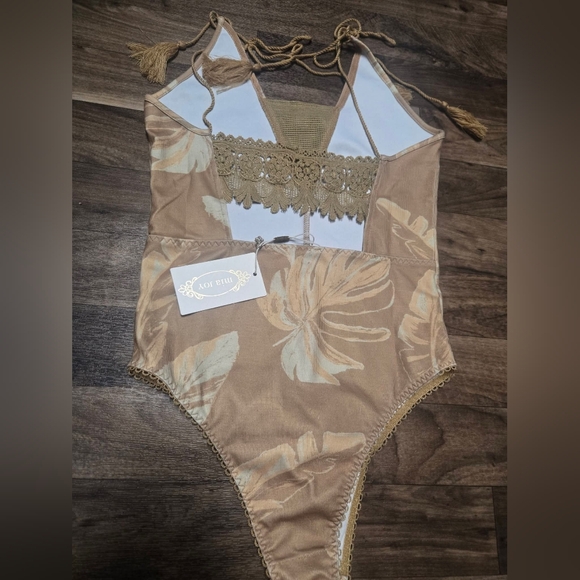 Joyfolie Yara Bodysuit in Honey Palm Size Small NWT - Picture 2 of 5